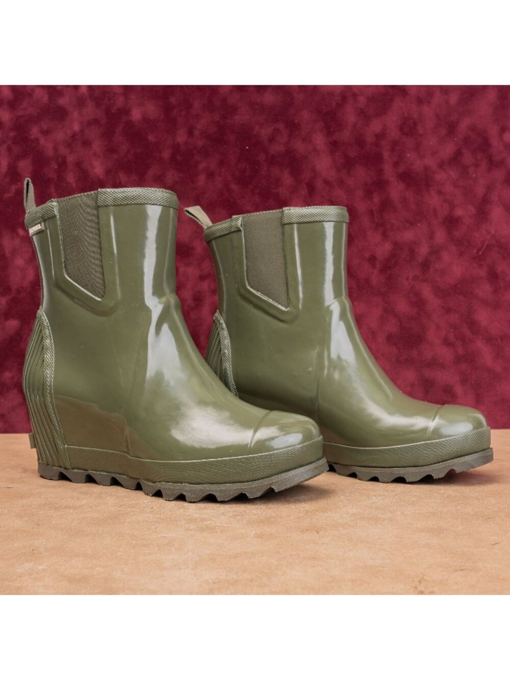 Sorel Women Joan Rain Wedge Chelsea Green Rubber Slip-on Ankle Boots size 10.5